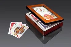 Karty lux 2 talie w pudełku drewnianym z okienkiem